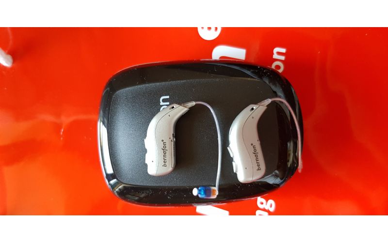 2 protesi  acustiche  quasi  nuove